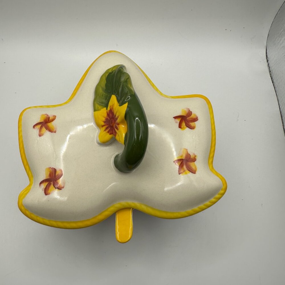 Temp-tations by Tara seasonal 10 oz leaf shaped covered dish autumn decor